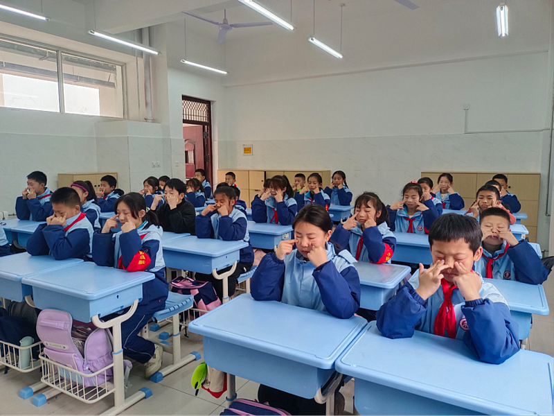 渭南高新区第五小学开展眼保健操评比活动